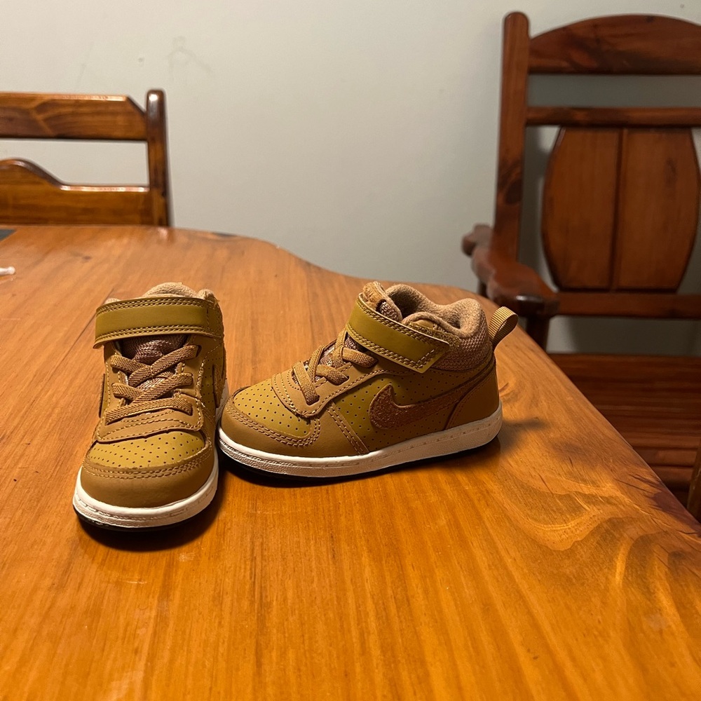 Toddler Nike tennis shoes